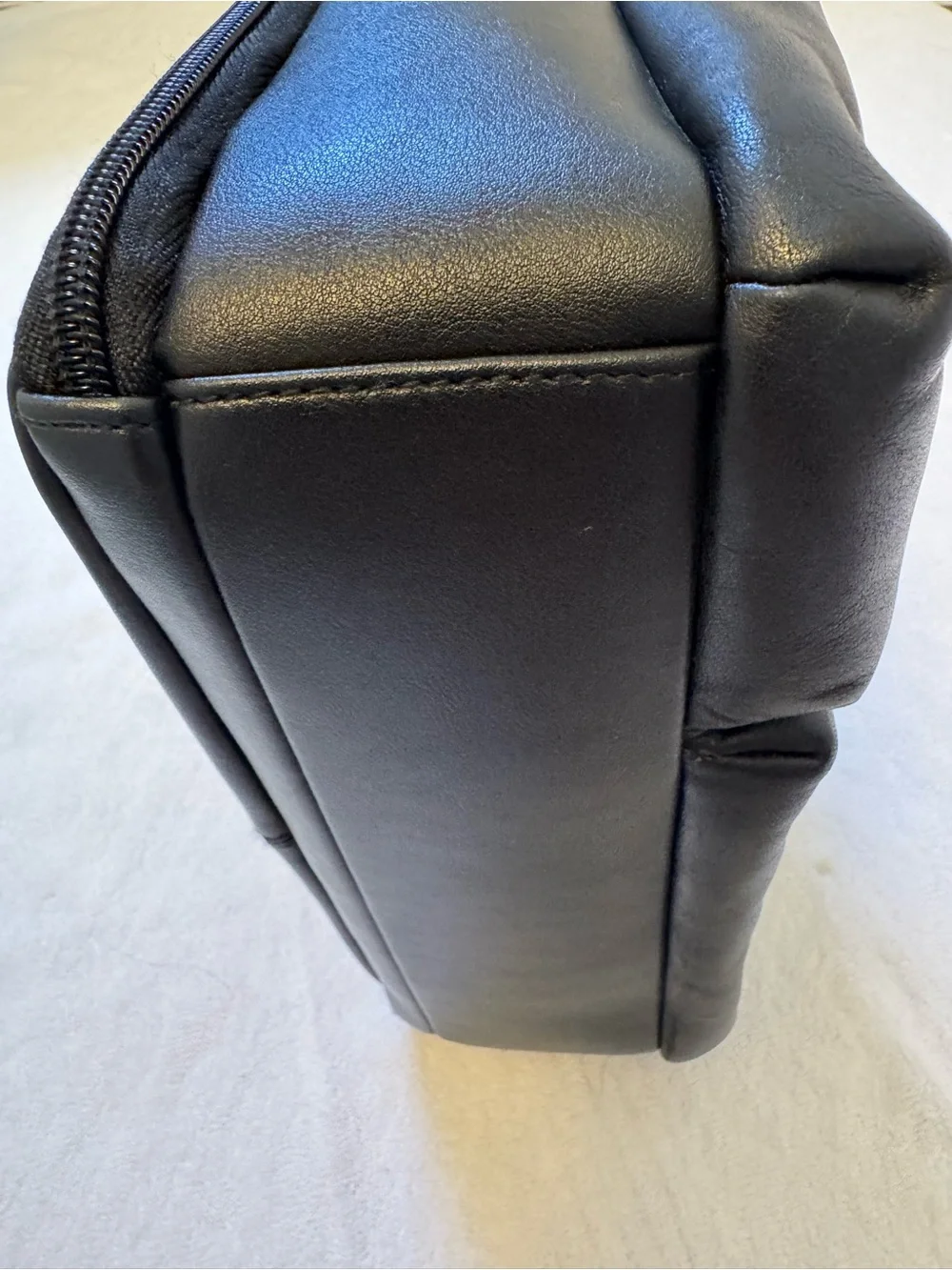 NEW Genuine Leather Crossbody Shoulder Bag - New w/Out tags - Black
